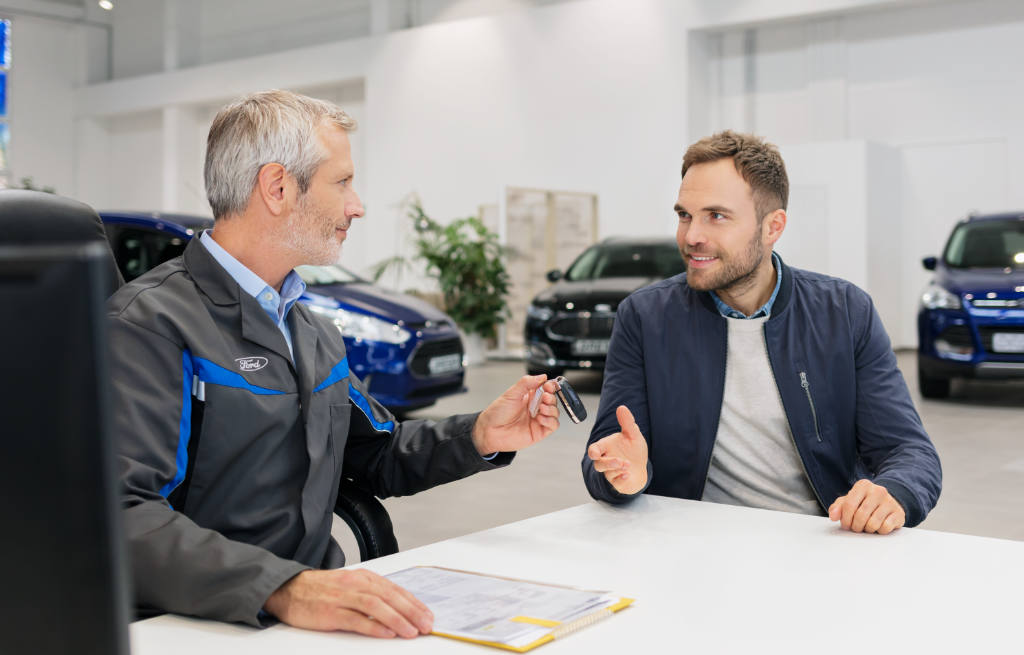 Ford Lease aanvraag met laptop